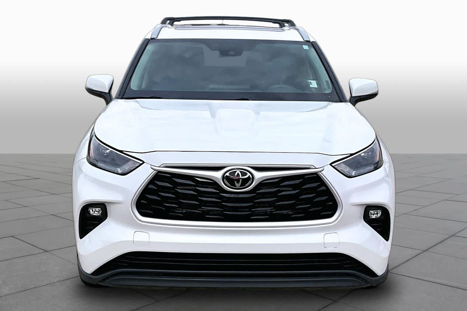 Used 2025 Toyota Highlander XLE AWD/4WD image 4