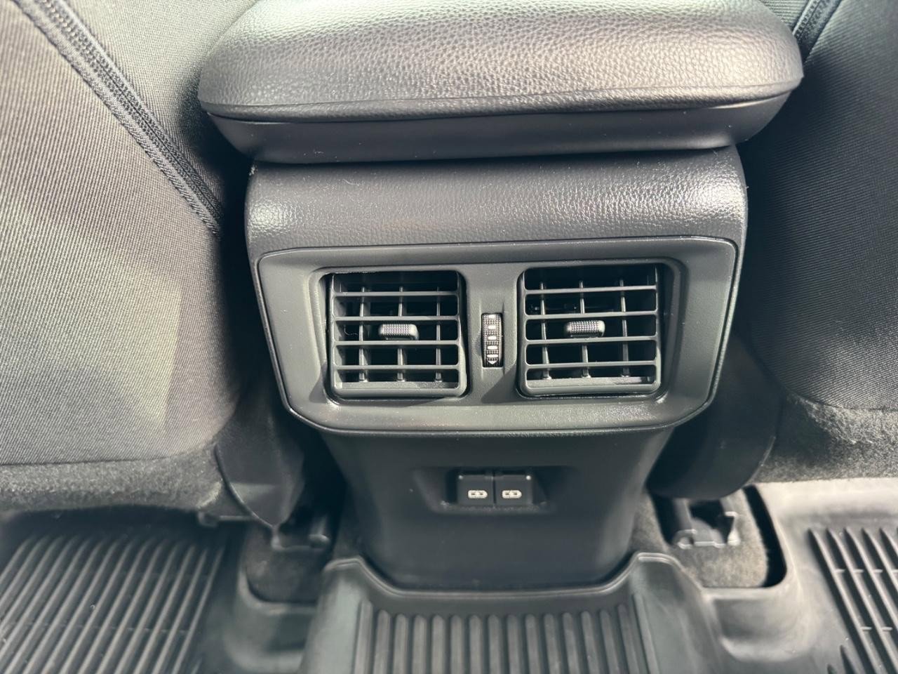 Used 2023 Toyota RAV4 SE image 17