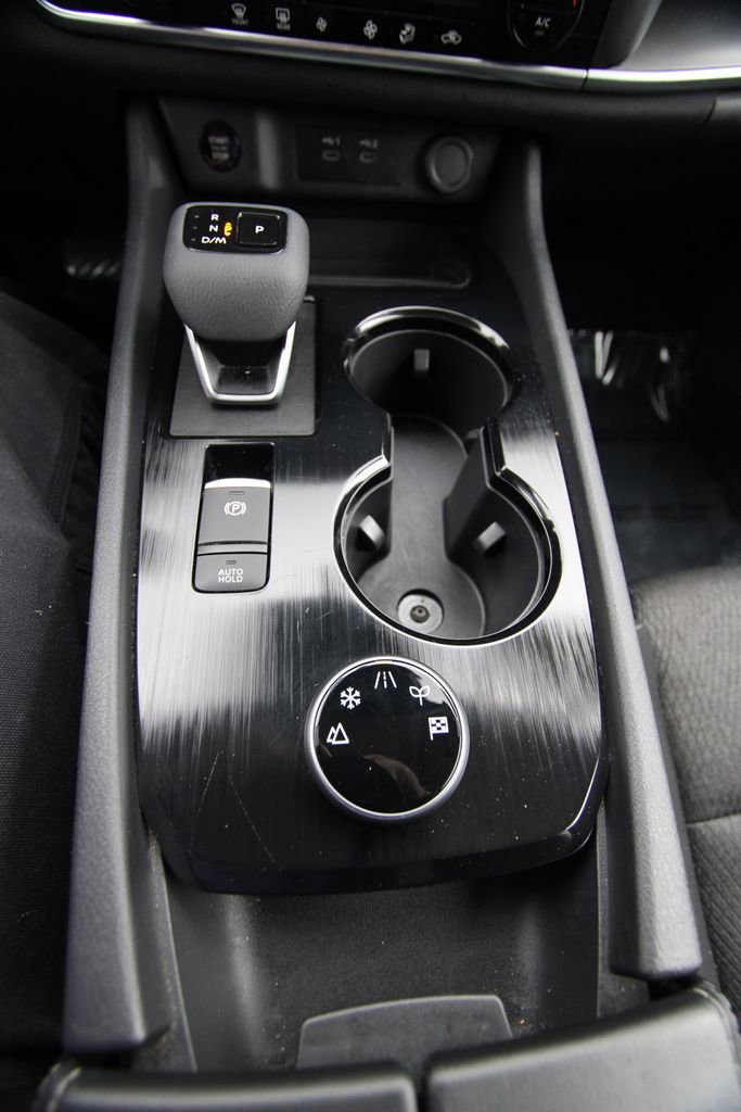 Used 2024 Nissan Rogue SV image 23