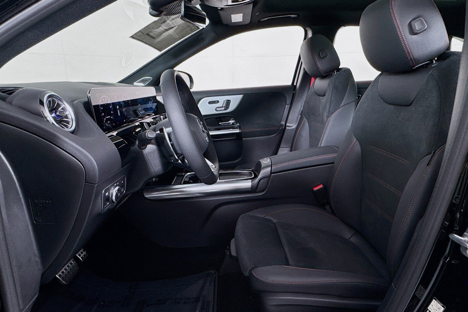 New 2026 Mercedes-Benz GLA 35 AMG 4MATIC image 16