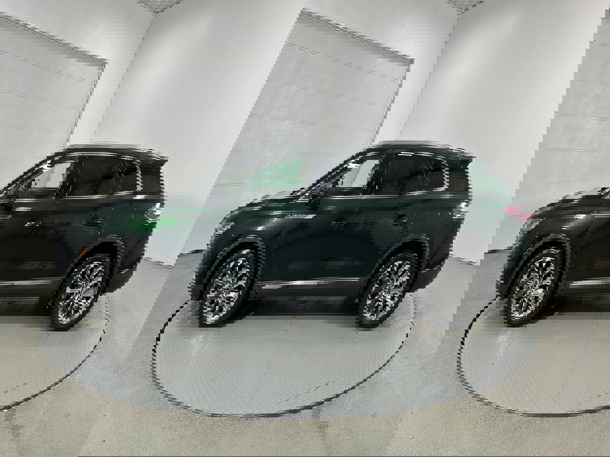 Used 2021 Lincoln Nautilus Reserve image 18