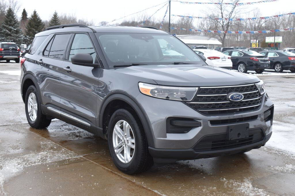 Used 2022 Ford Explorer XLT image 1