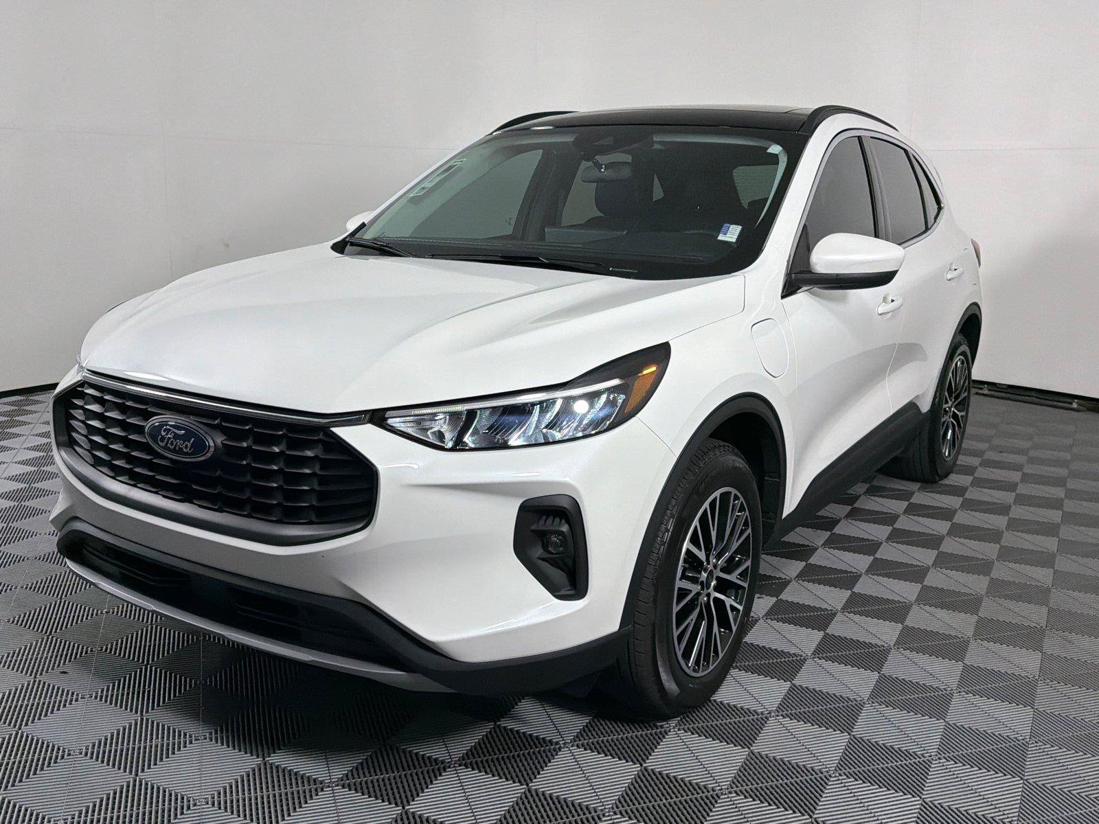 Used 2025 Ford Escape SE FWD image 3
