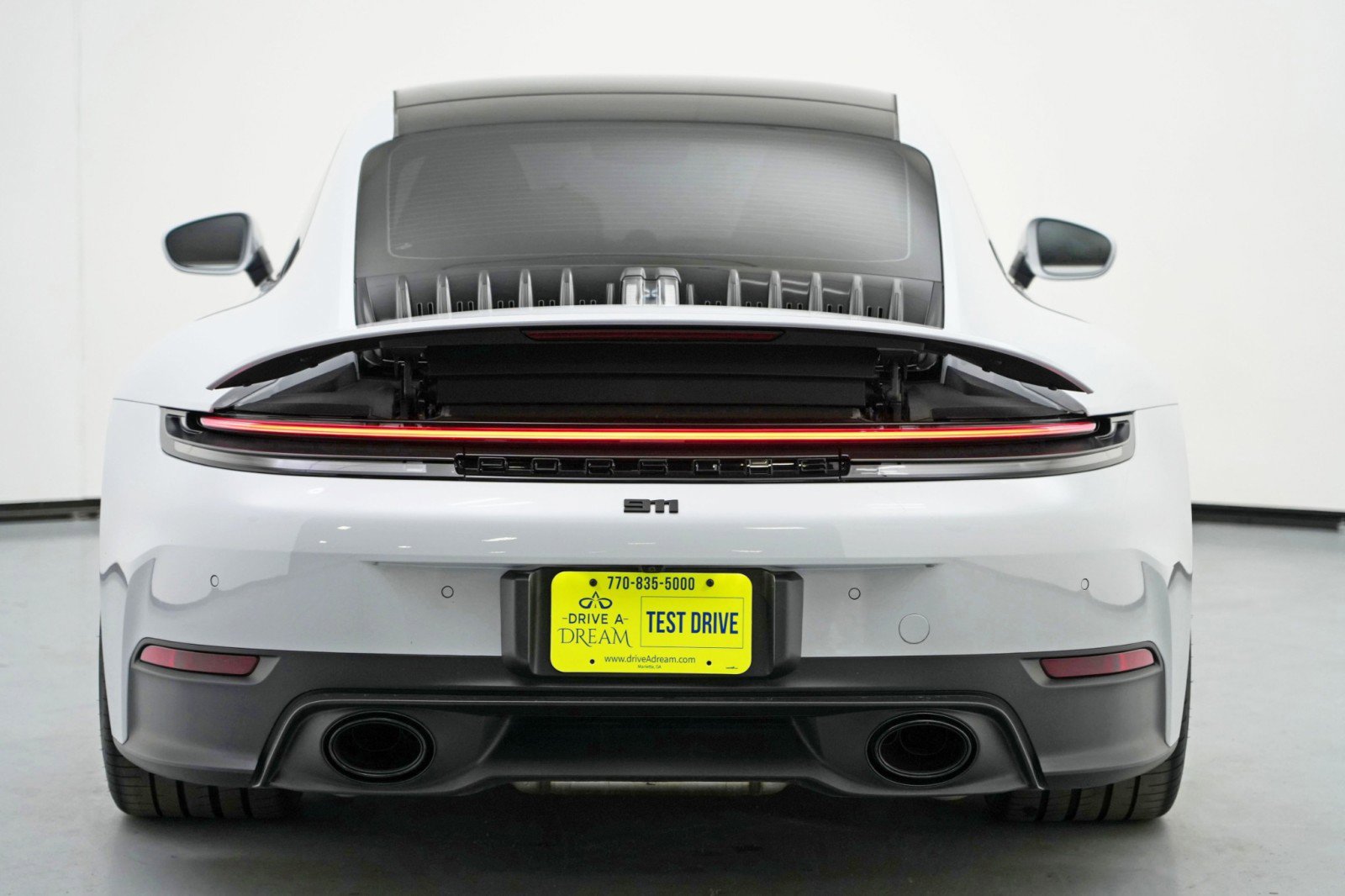 Used 2025 Porsche 911 Carrera RWD image 45
