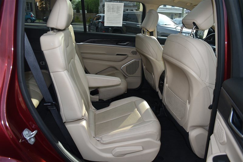Used 2022 Jeep Grand Cherokee L Limited AWD/4WD image 39