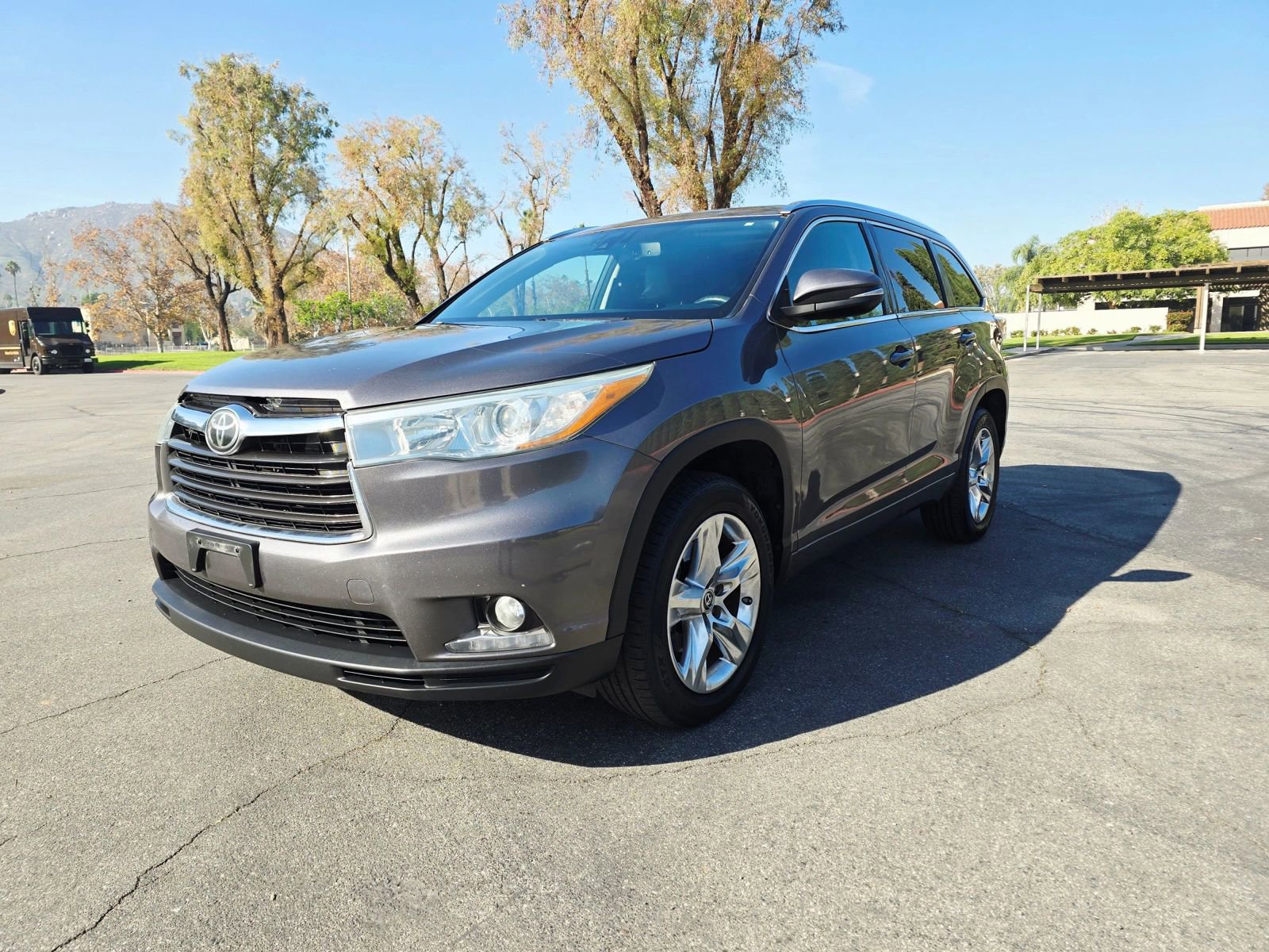 Used 2016 Toyota Highlander Limited image 3
