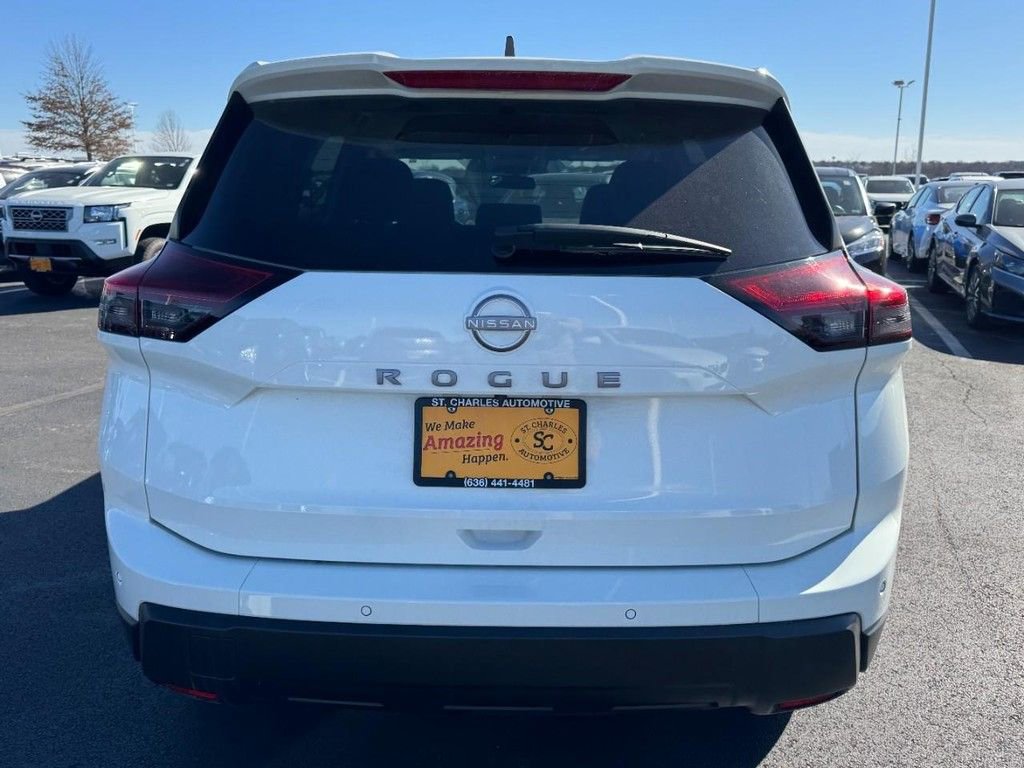 Used 2025 Nissan Rogue S image 4
