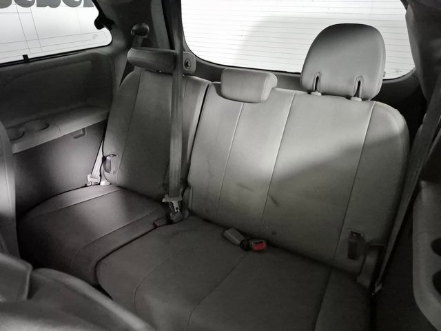 Used 2017 Toyota Sienna XLE image 13