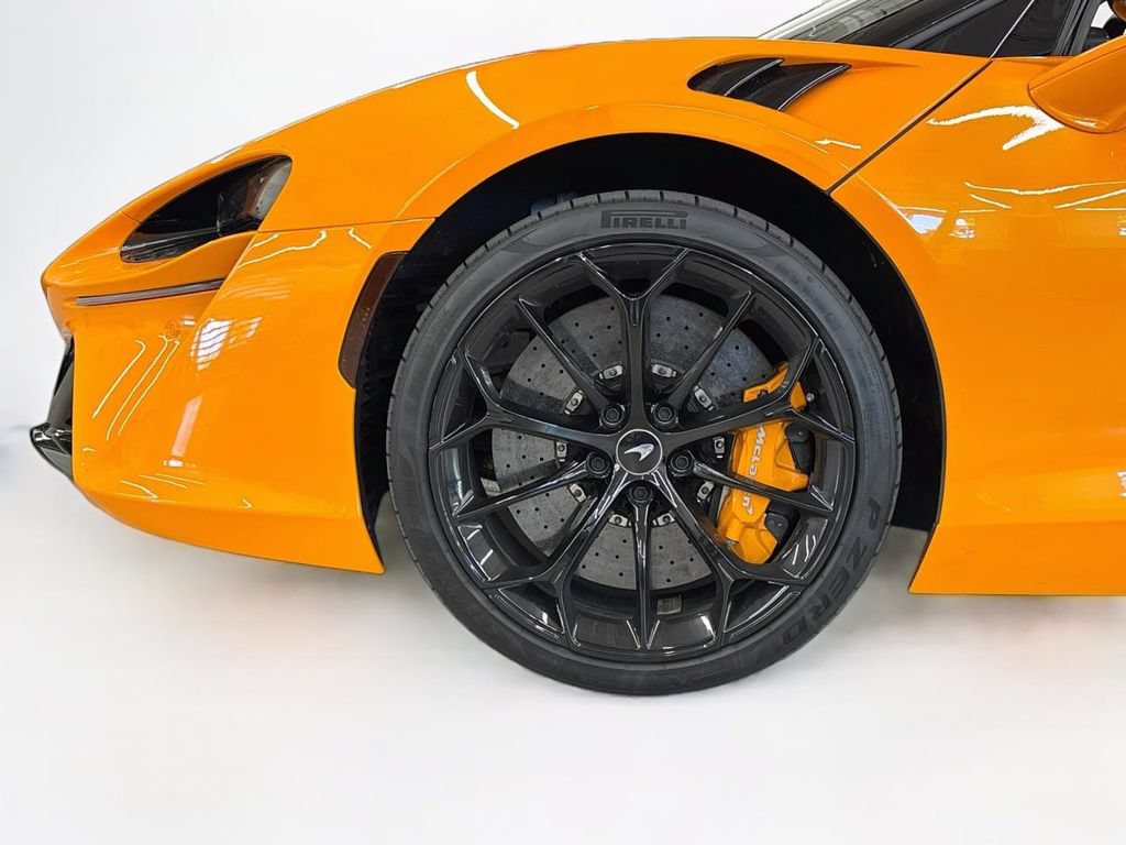 Used 2025 McLaren Artura RWD image 26