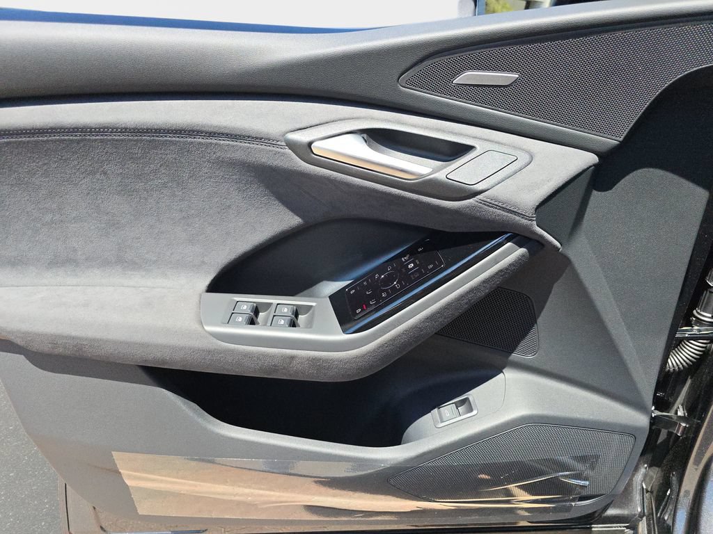 New 2027 Audi SQ6 e-tron Premium Plus AWD/4WD image 18