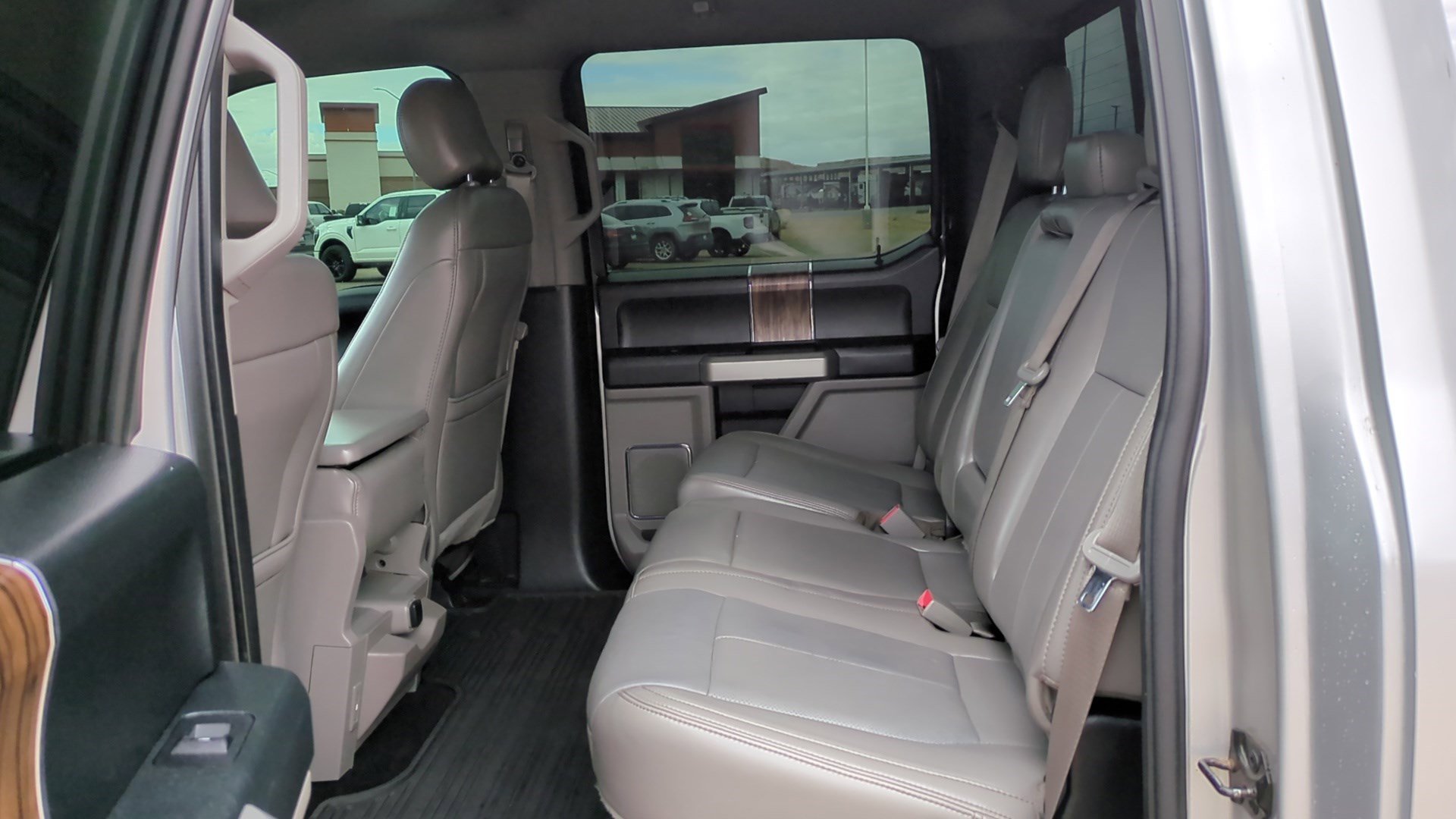 Used 2019 Ford F150 Lariat w/ Max Trailer Tow Package image 28