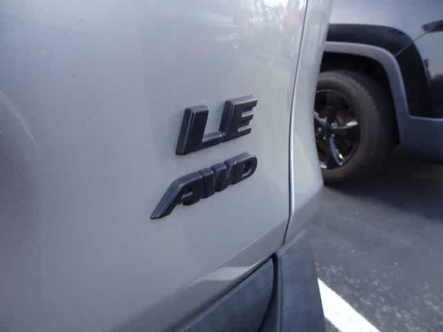 Used 2023 Toyota RAV4 LE AWD/4WD image 5