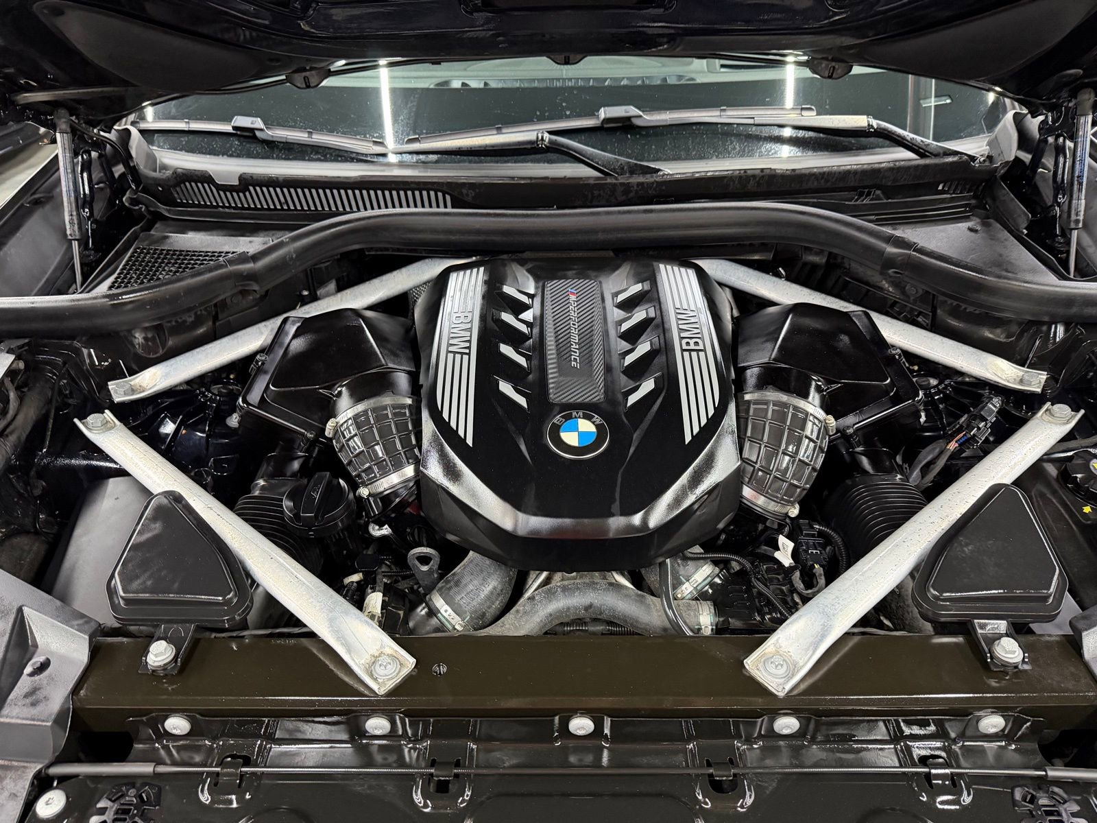 Used 2021 BMW X6 M50i image 25