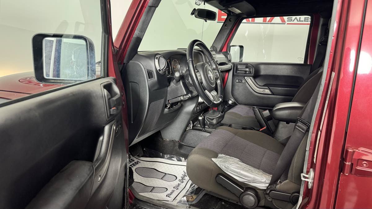 Used 2012 Jeep Wrangler Unlimited Sport AWD/4WD image 10