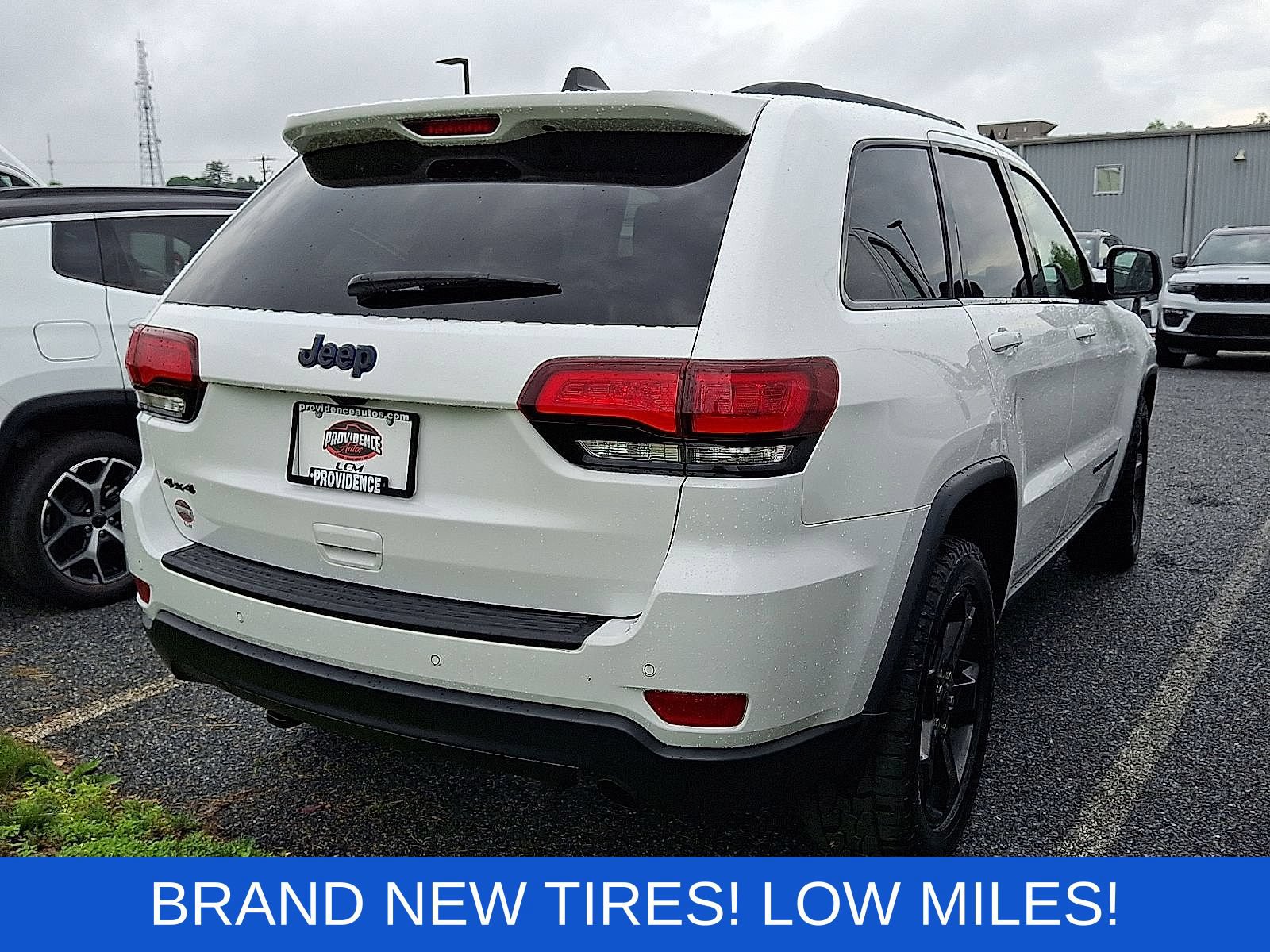 Used 2019 Jeep Grand Cherokee Laredo AWD/4WD image 4