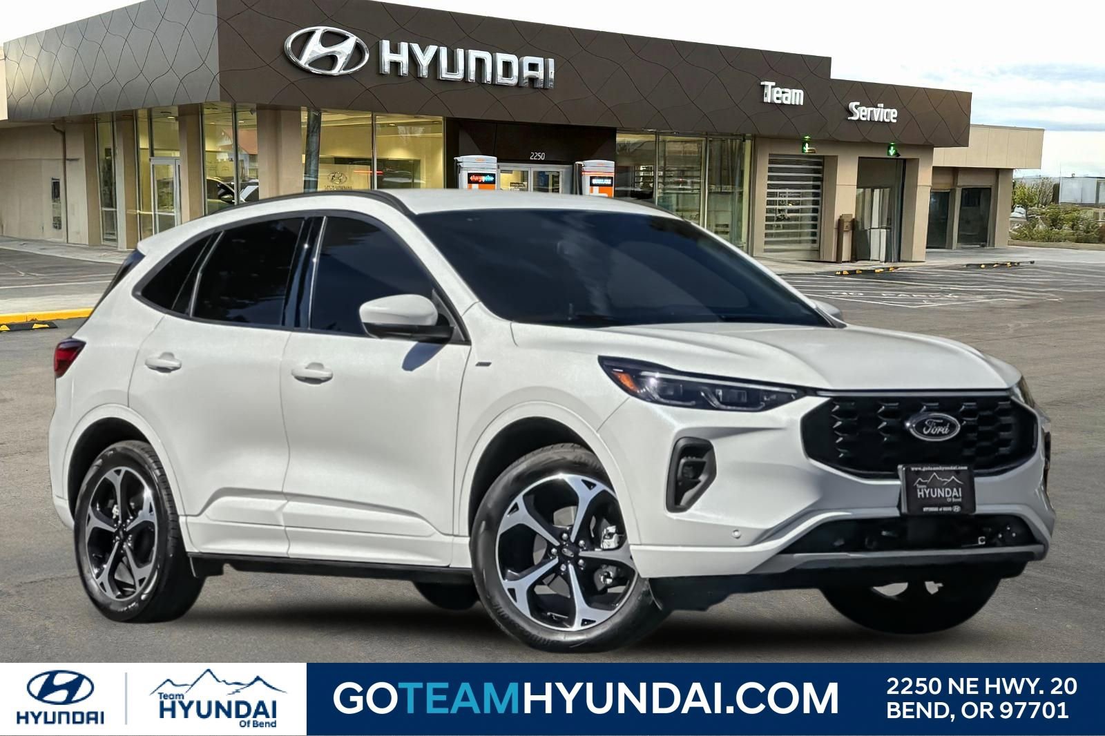 Used 2025 Ford Escape ST-Line Elite w/ Premium Technology Package image 1