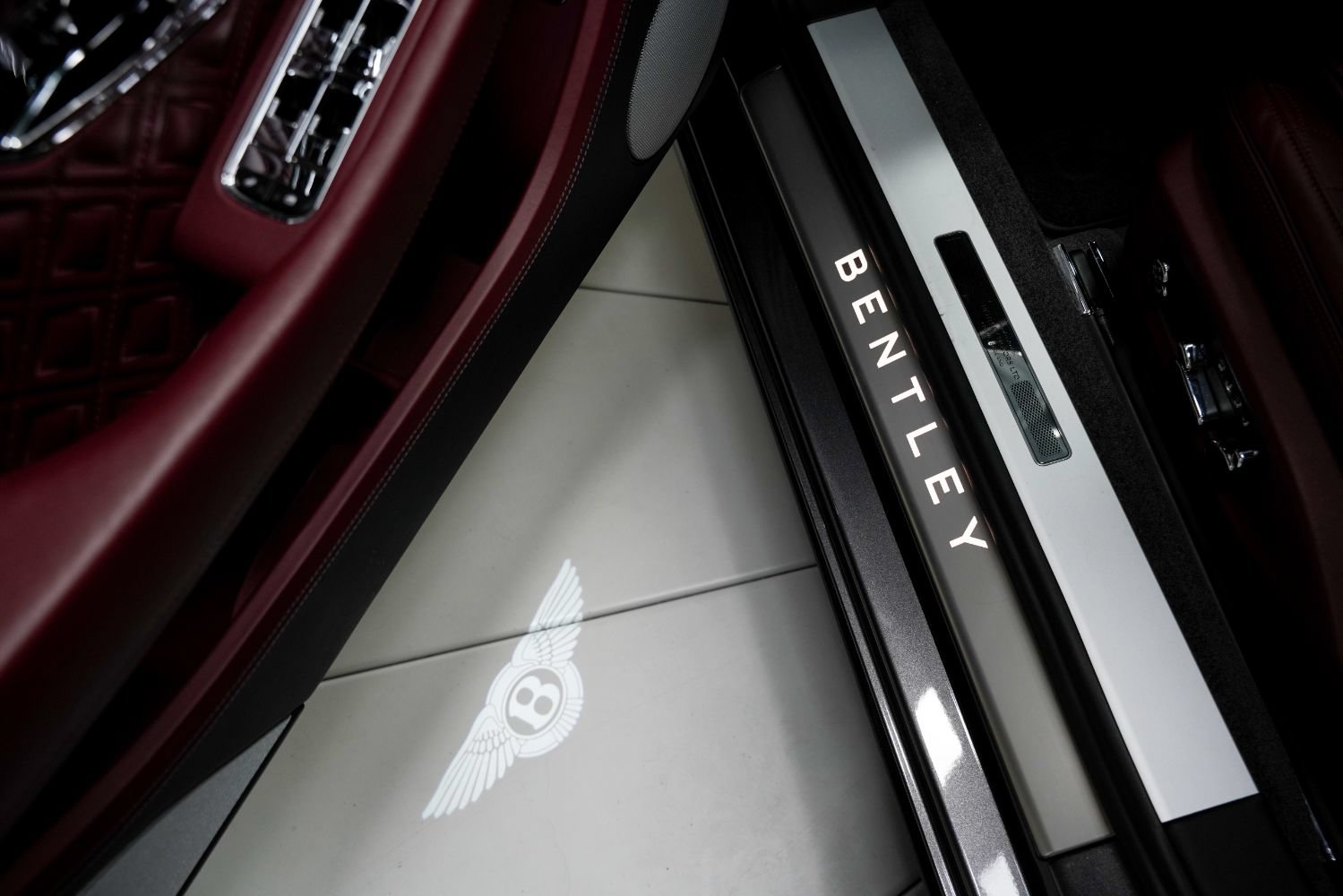Used 2021 Bentley Continental GT V8 AWD/4WD image 34