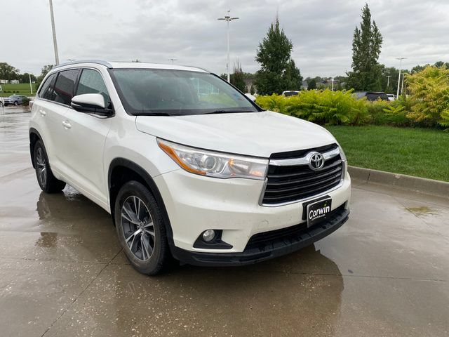 Used 2016 Toyota Highlander XLE AWD/4WD image 13