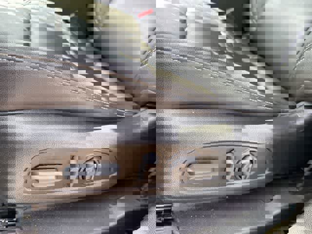 Used 2023 Chevrolet Traverse LT w/ LT Premium Package AWD/4WD image 6