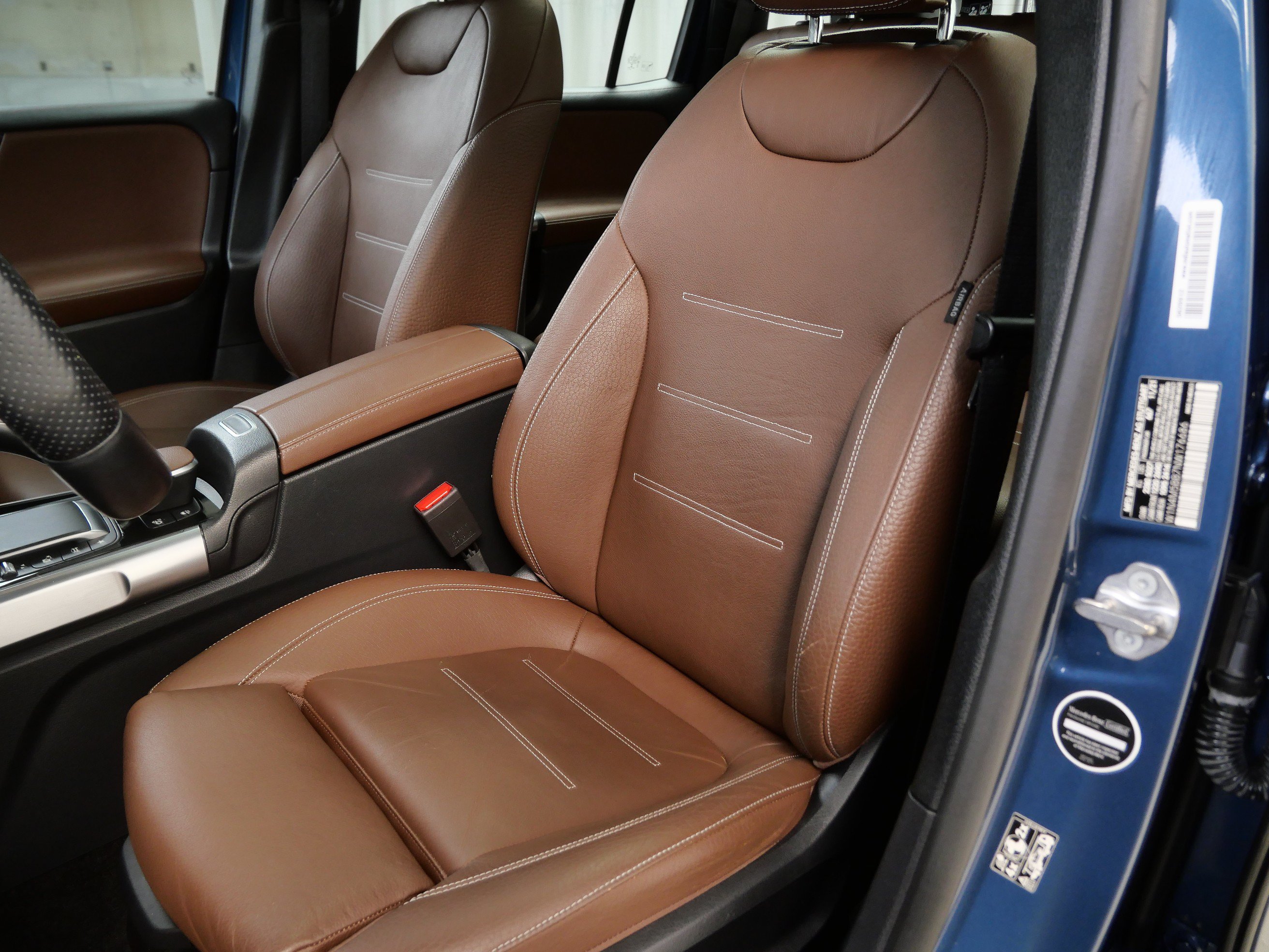 Certified 2022 Mercedes-Benz GLB 35 AMG 4MATIC image 3