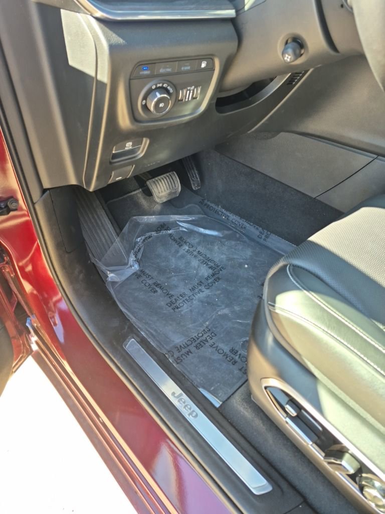 New 2024 Jeep Grand Cherokee Overland w/ Advanced Protech Group III image 24