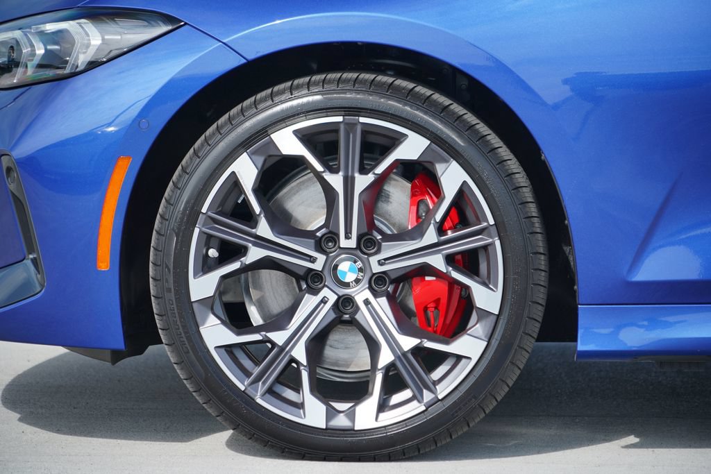 New 2026 BMW 330i Sedan w/ M Sport Package RWD image 5