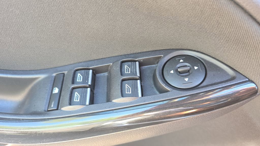 Used 2016 Ford Focus Titanium FWD image 19