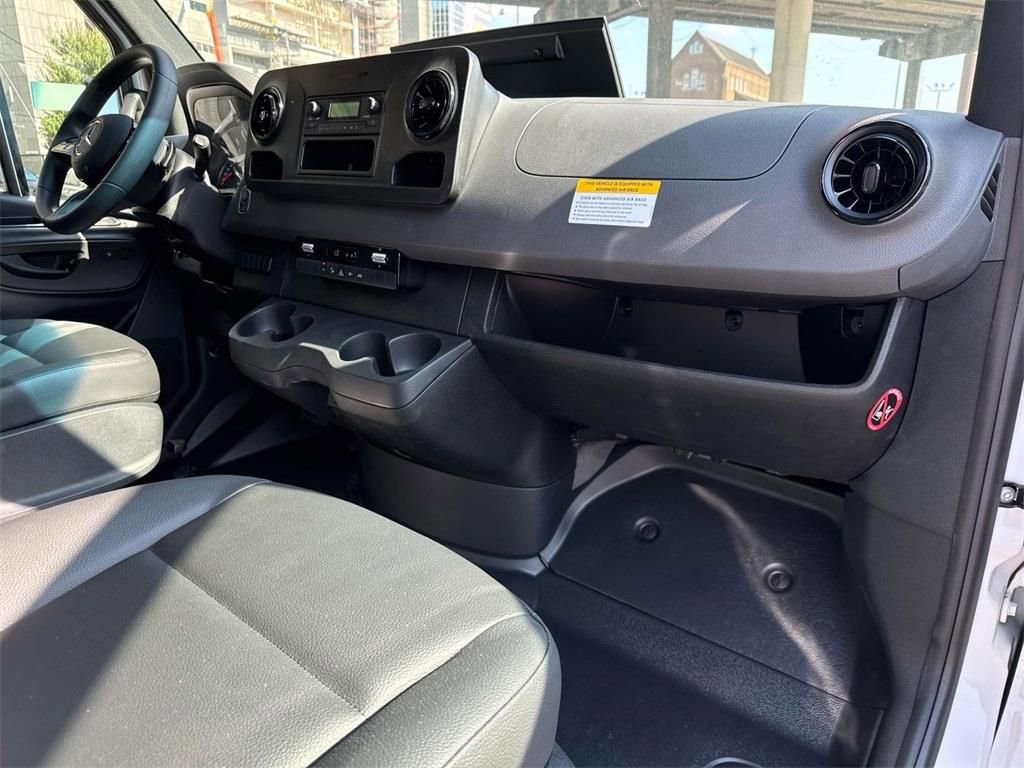 Used 2025 Mercedes-Benz Sprinter 2500 image 14