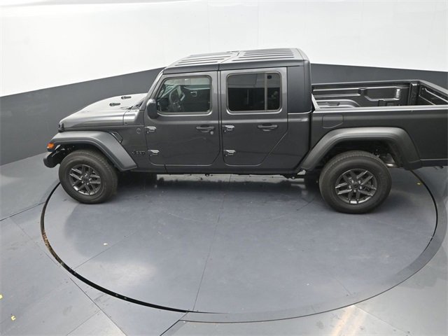 New 2025 Jeep Gladiator Sport image 12