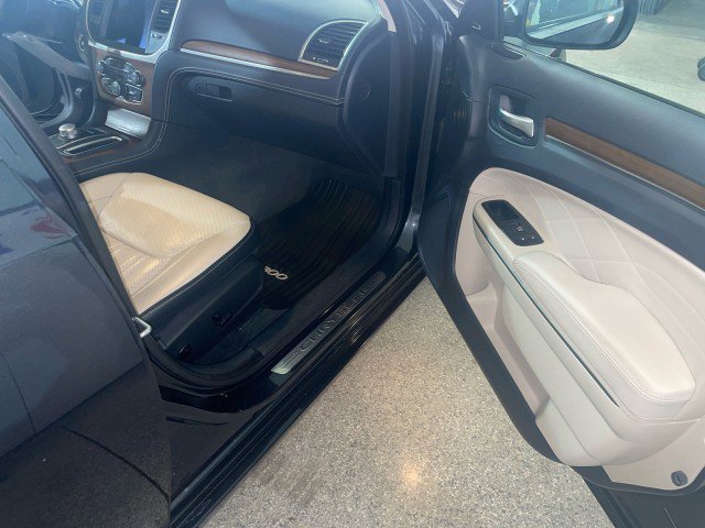 Used 2017 Chrysler 300 C Platinum w/ Safetytec Plus Group image 13