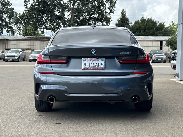 Used 2022 BMW 330i Sedan w/ M Sport Package RWD image 4