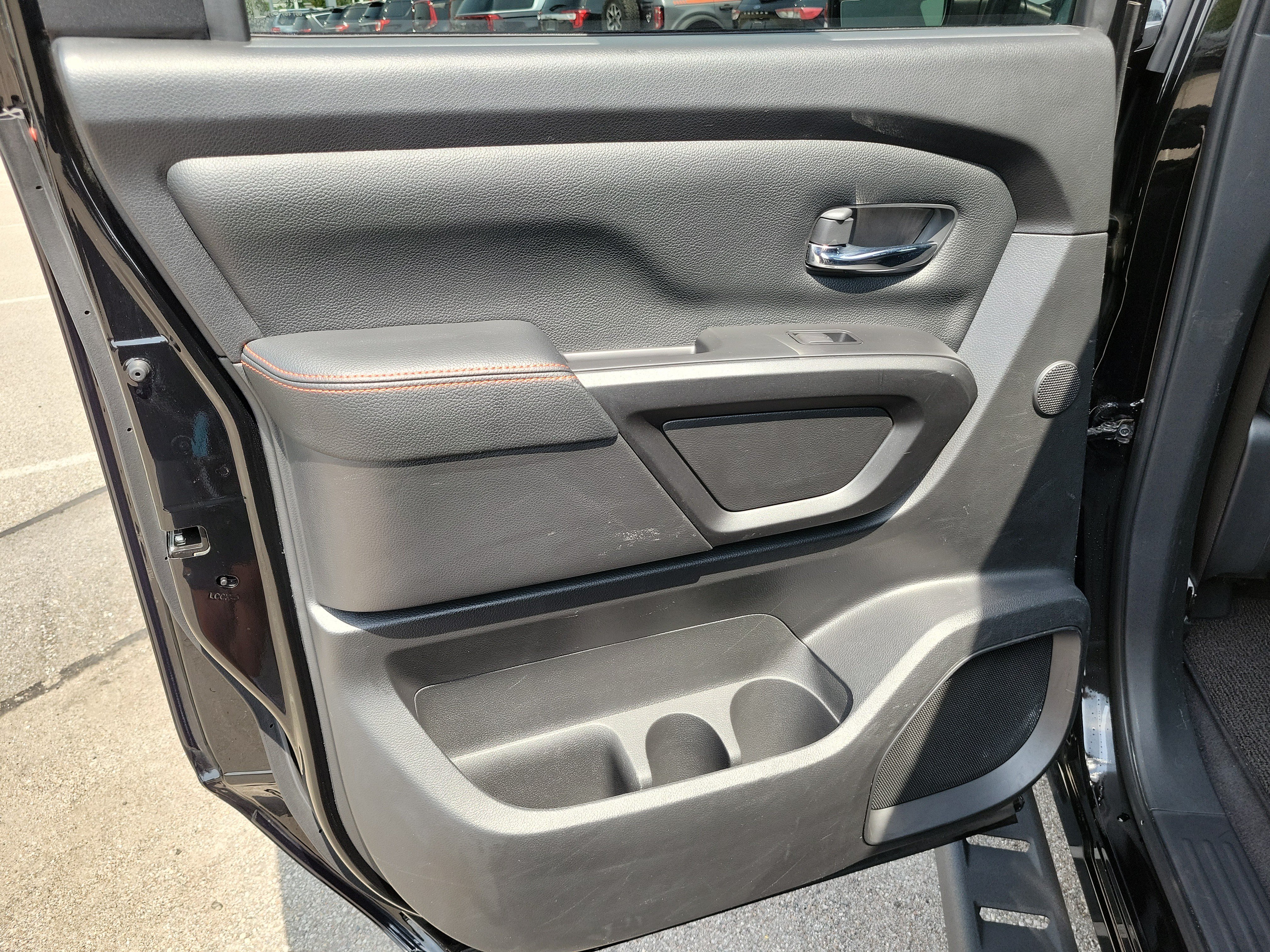 Used 2022 Nissan Titan PRO-4X w/ Pro-4x Convenience Package AWD/4WD image 13
