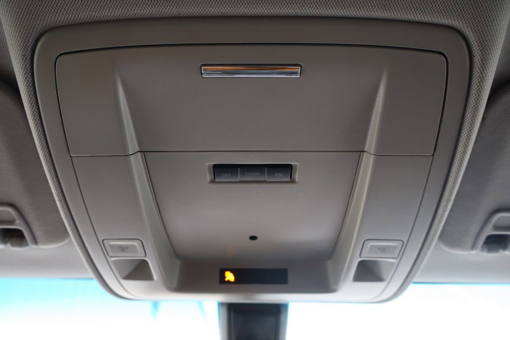 Used 2015 Chevrolet Suburban LS image 16