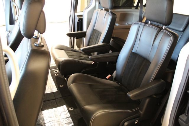 Used 2017 Dodge Grand Caravan SXT image 19