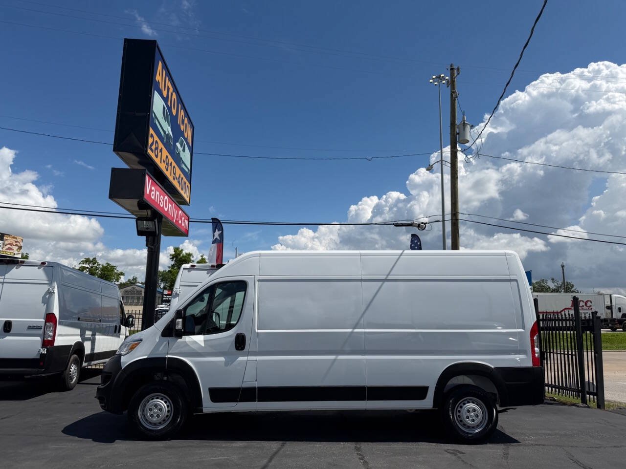 Used 2025 RAM ProMaster 3500 w/ Convenience Group FWD image 4