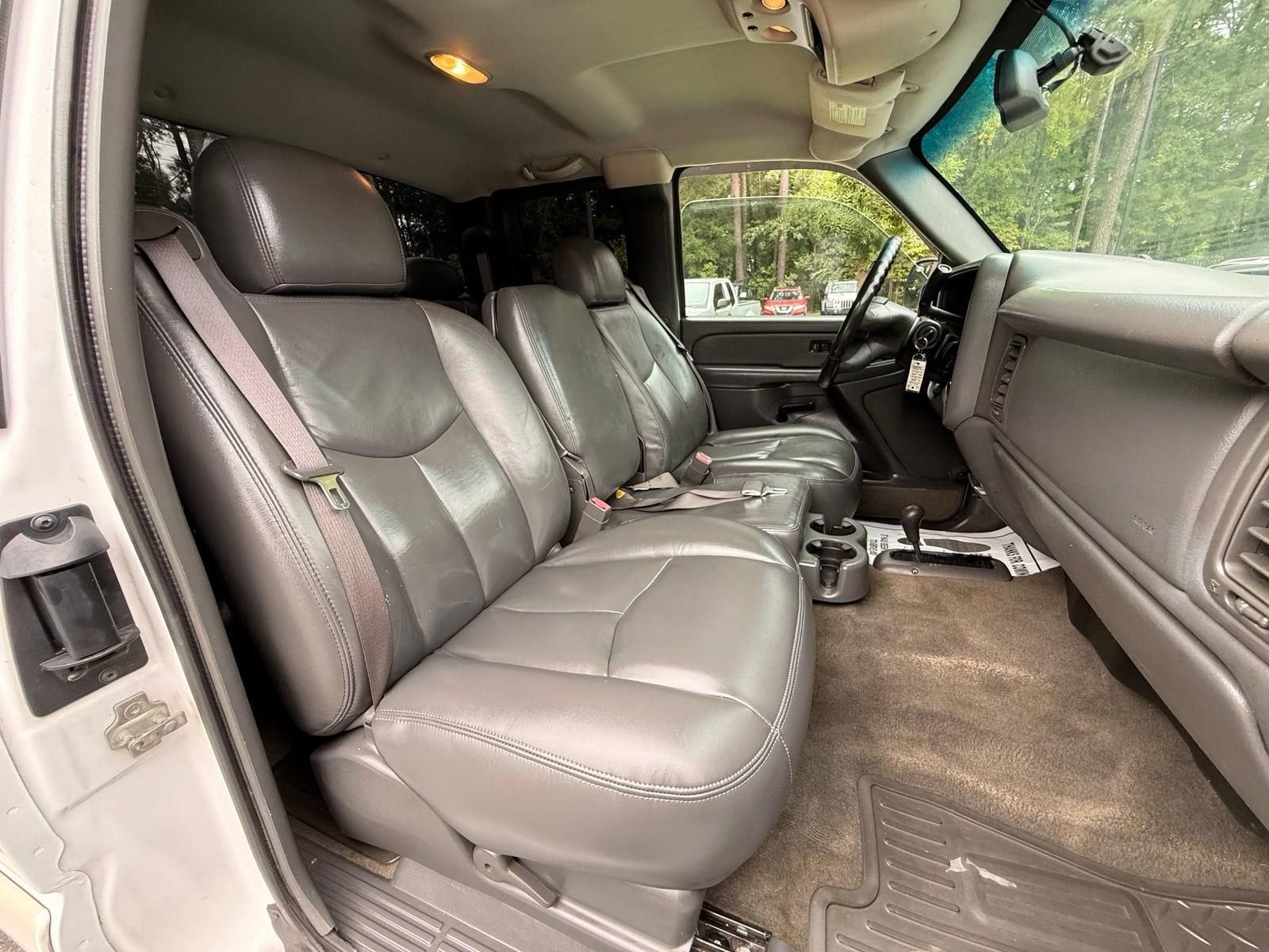 Used 2005 Chevrolet Silverado 1500 LS w/ Light Duty Power Package AWD/4WD image 20