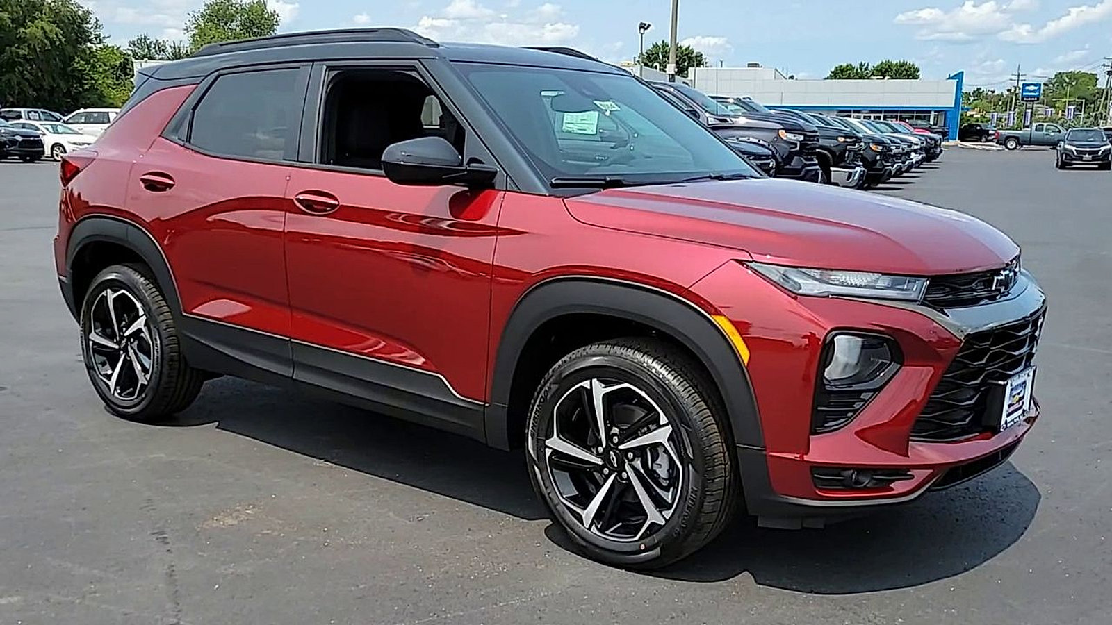 Used 2023 Chevrolet TrailBlazer RS w/ Convenience Package AWD/4WD image 2
