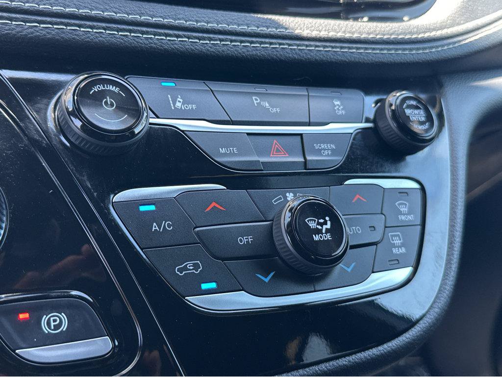 Used 2025 Chrysler Pacifica Select FWD image 26