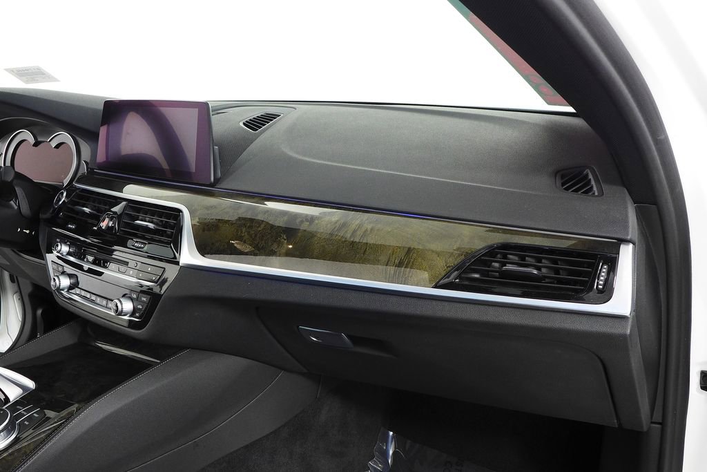 Used 2019 BMW 530e 530e iPerformance w/ M Sport Package image 14