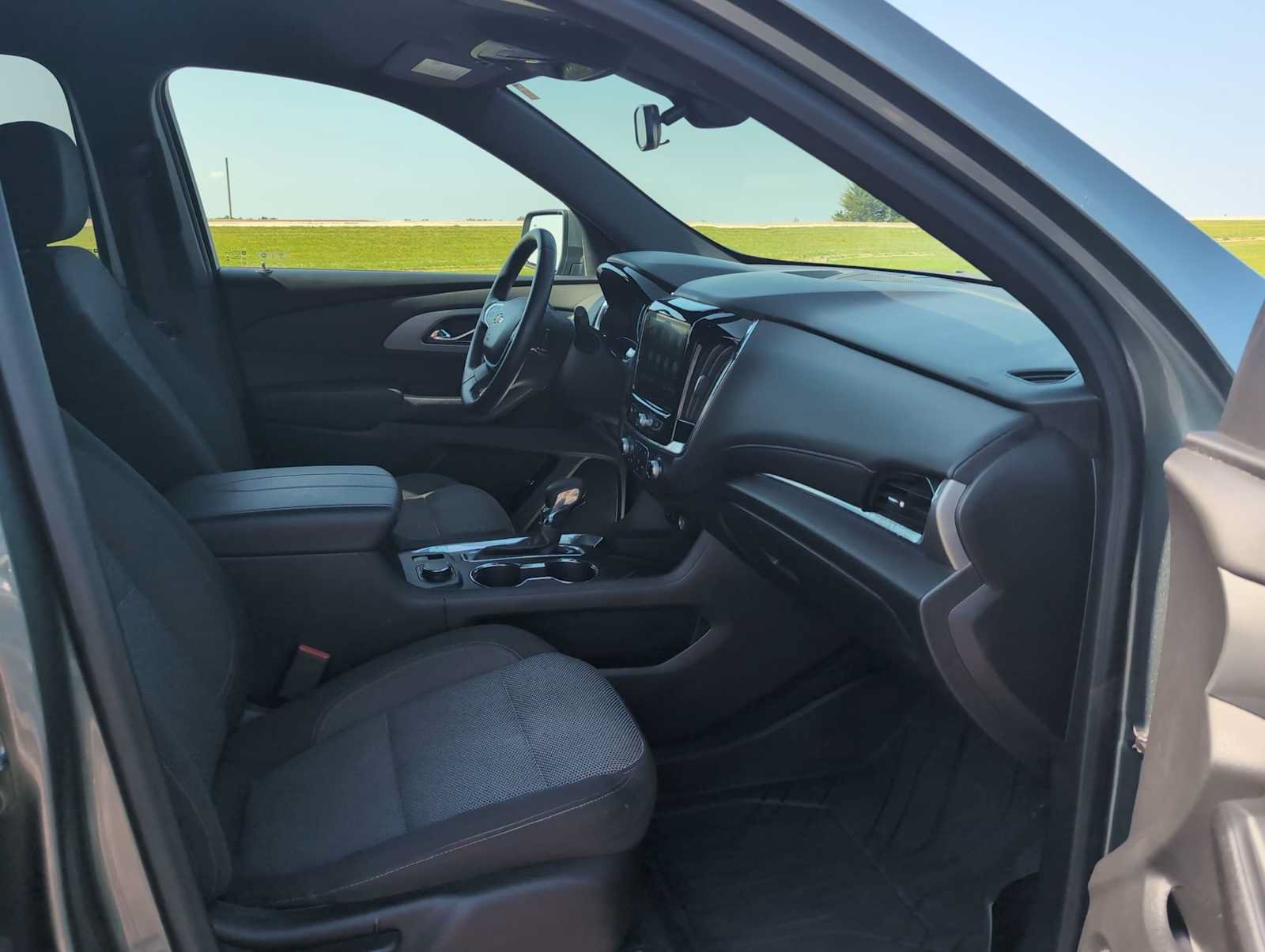 Used 2023 Chevrolet Traverse LT FWD image 27