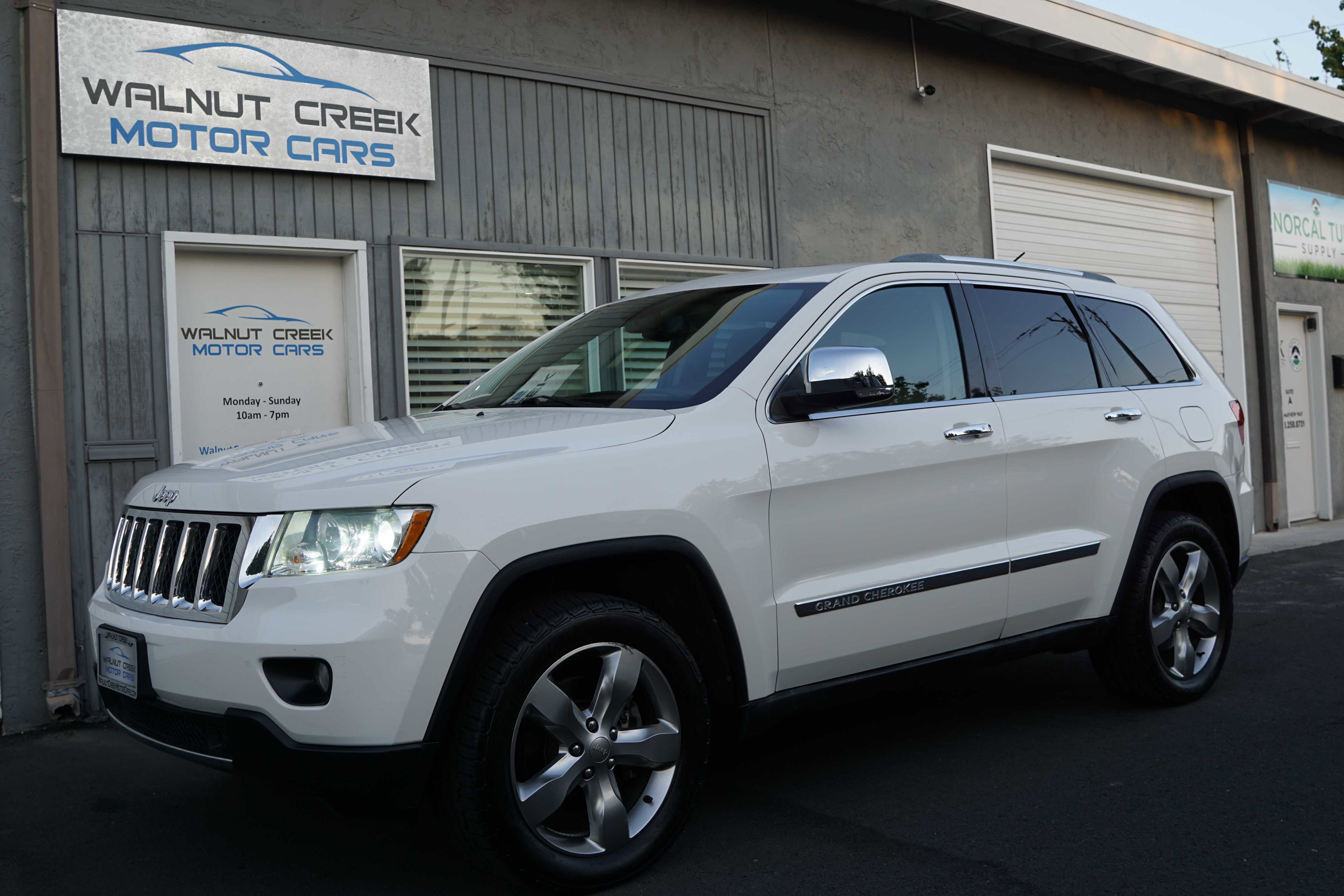 Used 2012 Jeep Grand Cherokee Overland image 4