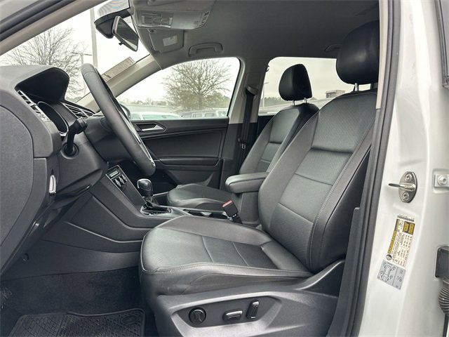 Used 2020 Volkswagen Tiguan SE R-Line image 12