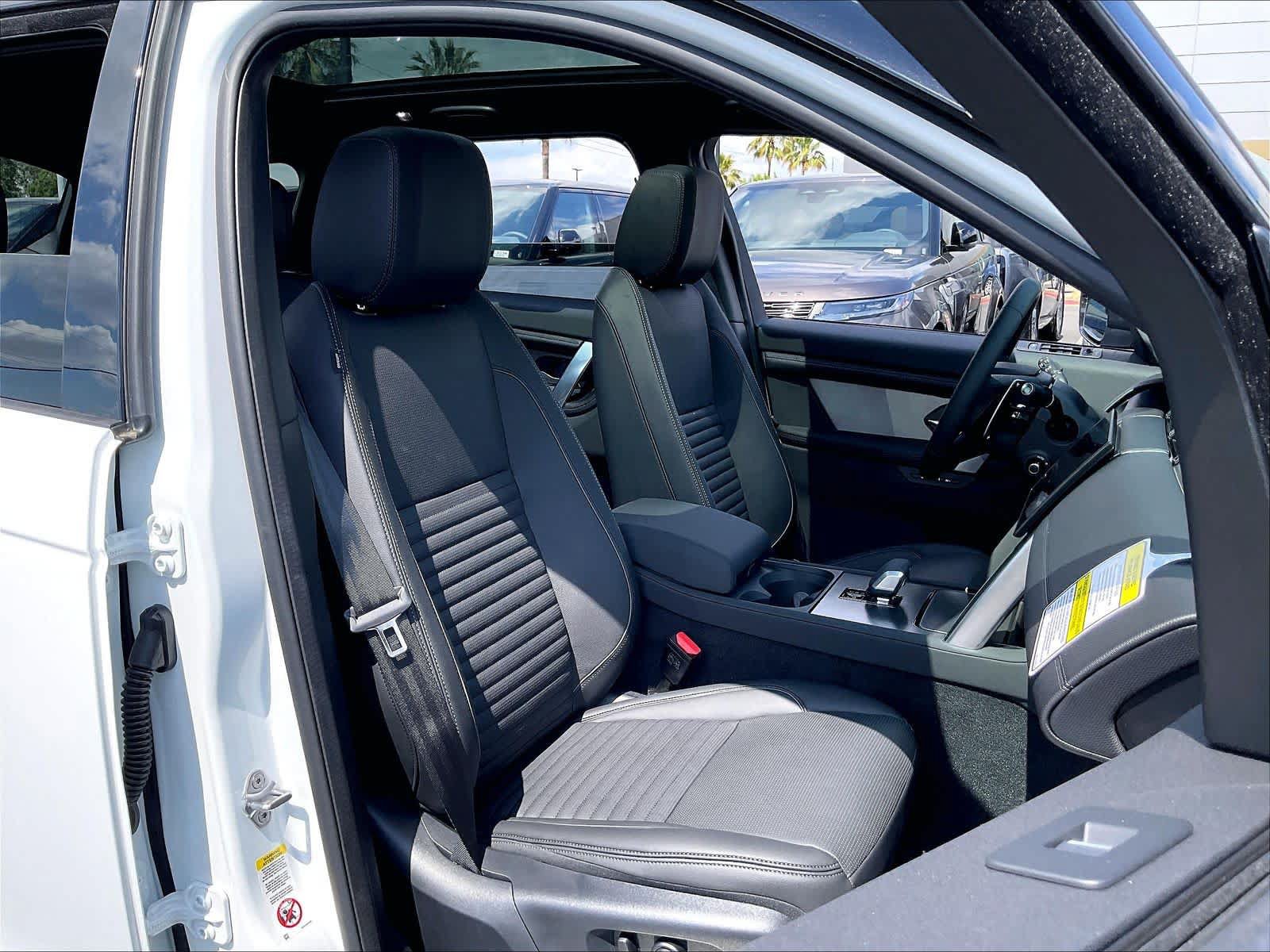 New 2026 Land Rover Discovery Sport Landmark AWD/4WD image 31