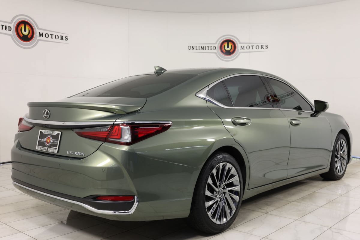 Used 2024 Lexus ES 300h Ultra Luxury w/ Accessory Package (Z2) FWD image 3