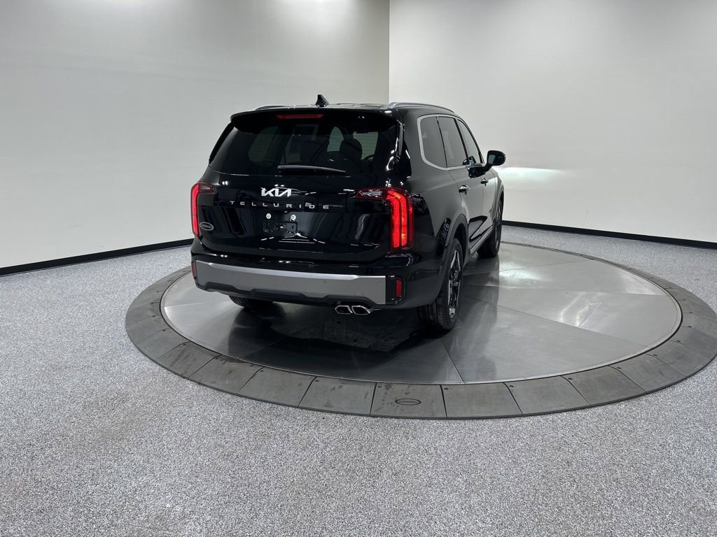 New 2025 Kia Telluride S image 4