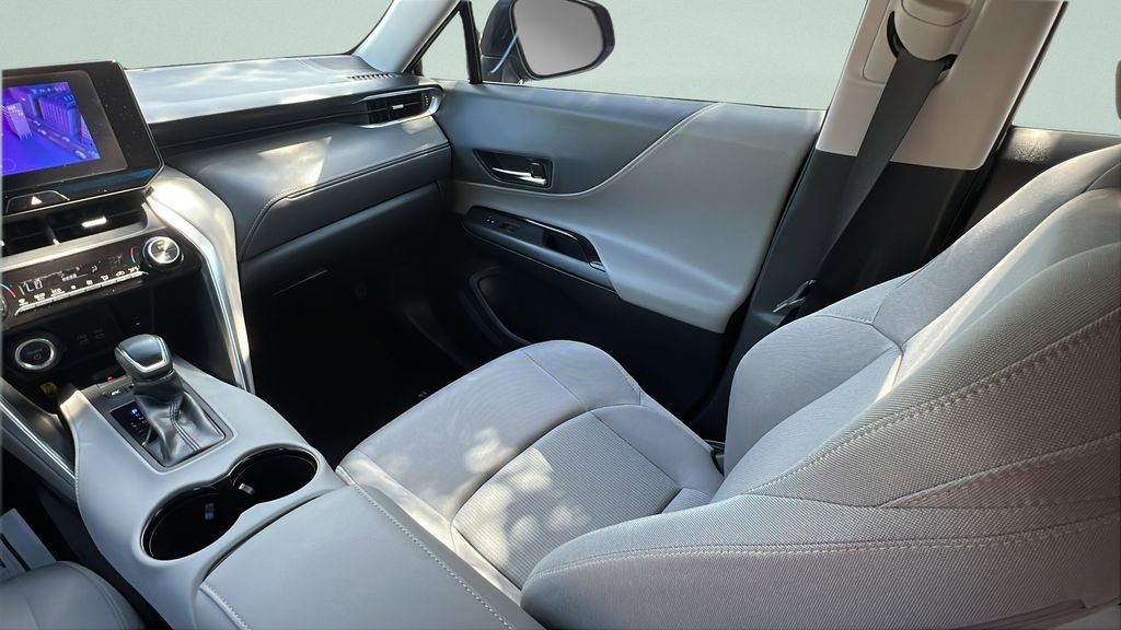 Used 2023 Toyota Venza LE AWD/4WD image 14