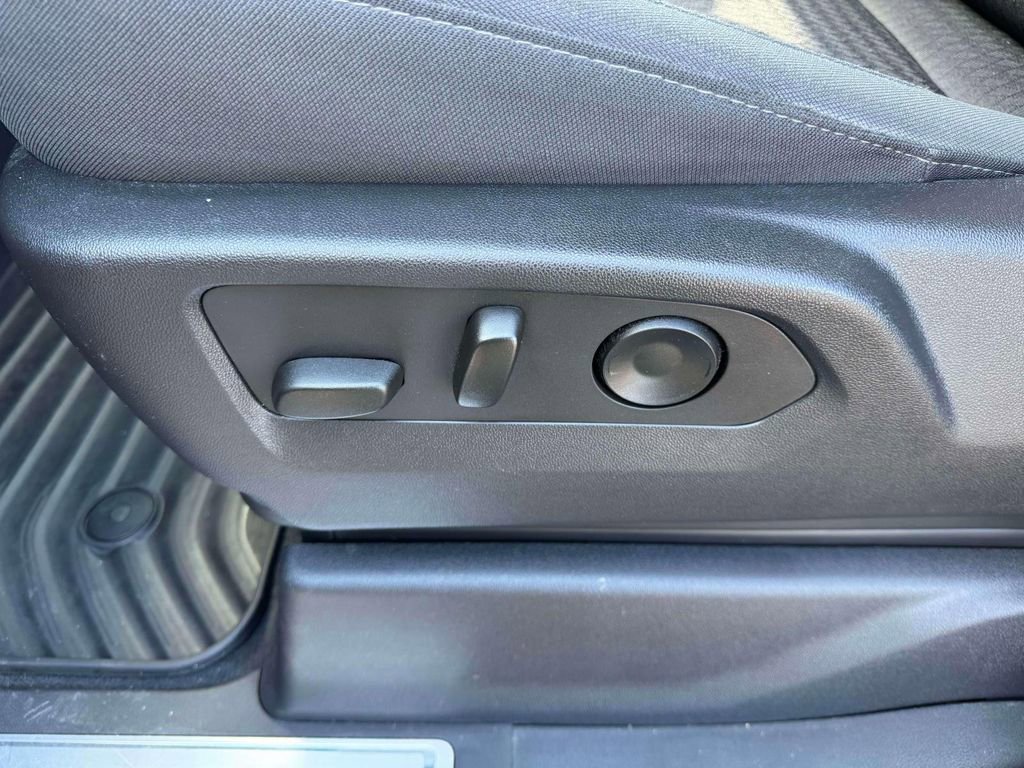 Used 2023 Chevrolet Silverado 1500 LT AWD/4WD image 16