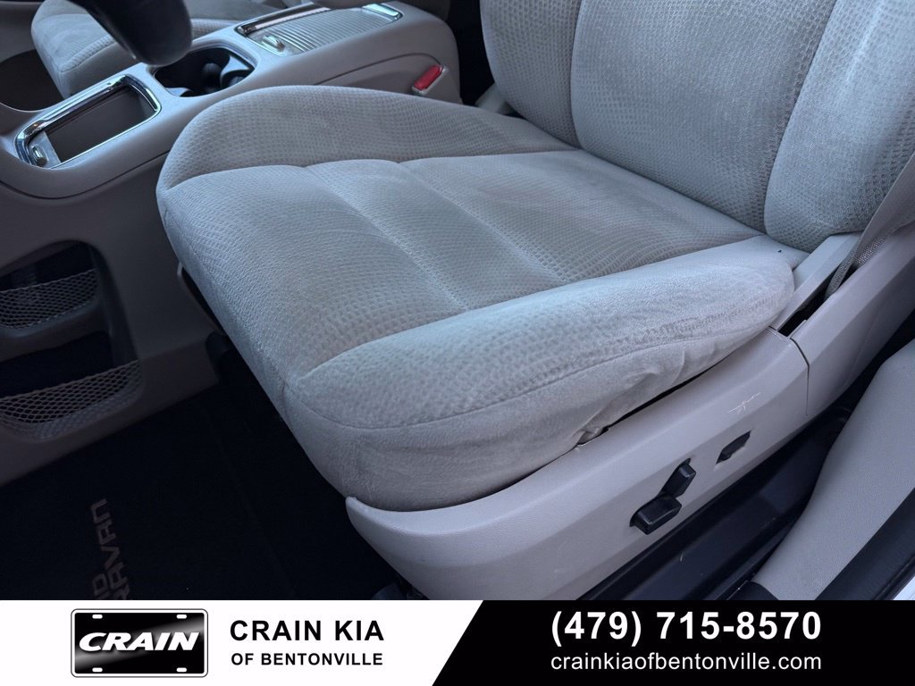 Used 2014 Dodge Grand Caravan SXT w/ UConnect Hands-Free Group FWD image 23