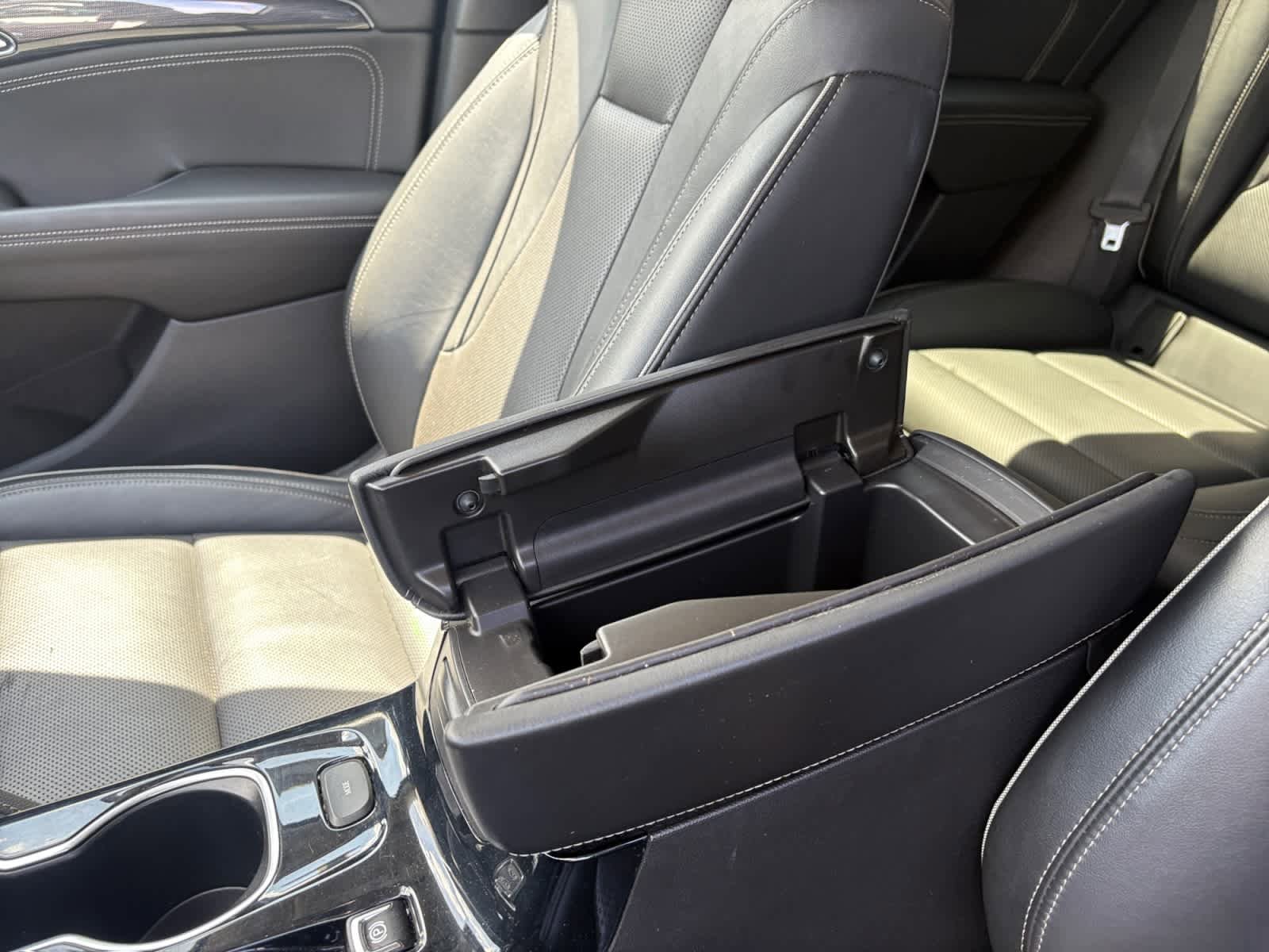 Used 2021 Buick Envision Essence AWD/4WD image 34