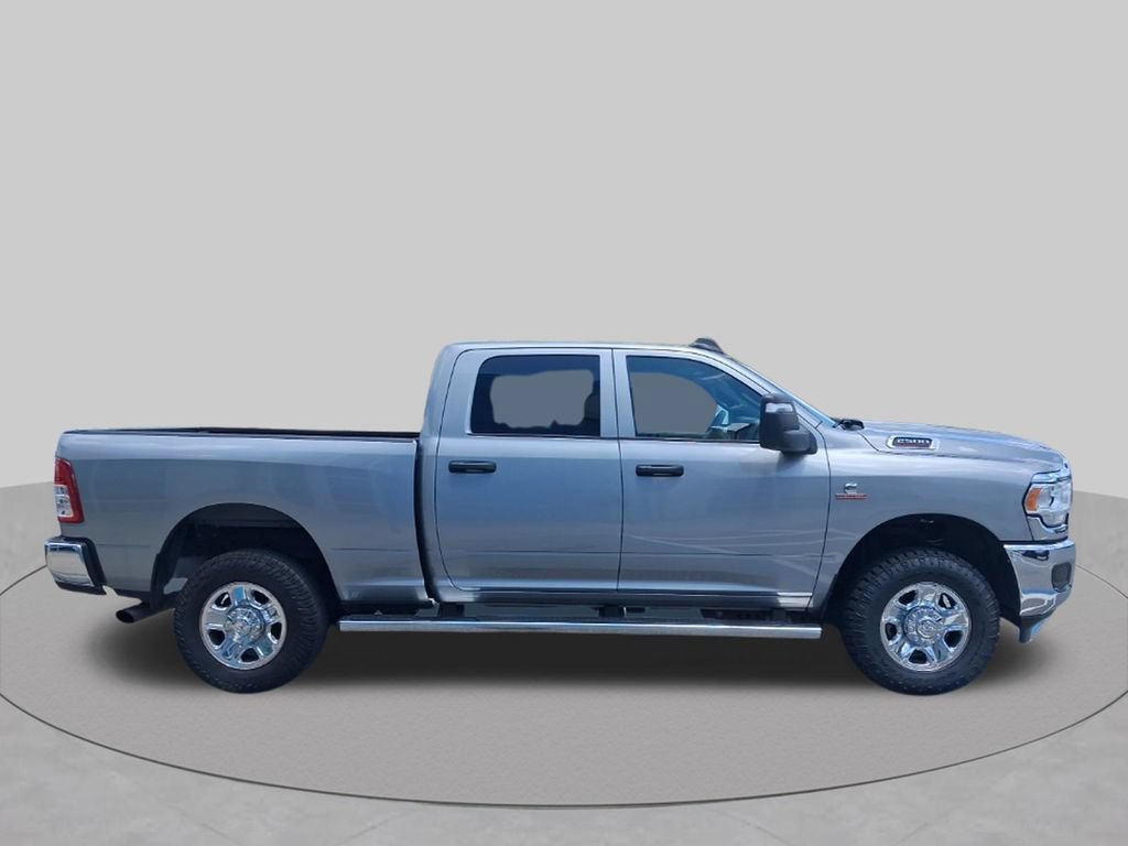 Used 2024 RAM 2500 Tradesman w/ Chrome Appearance Group AWD/4WD image 4